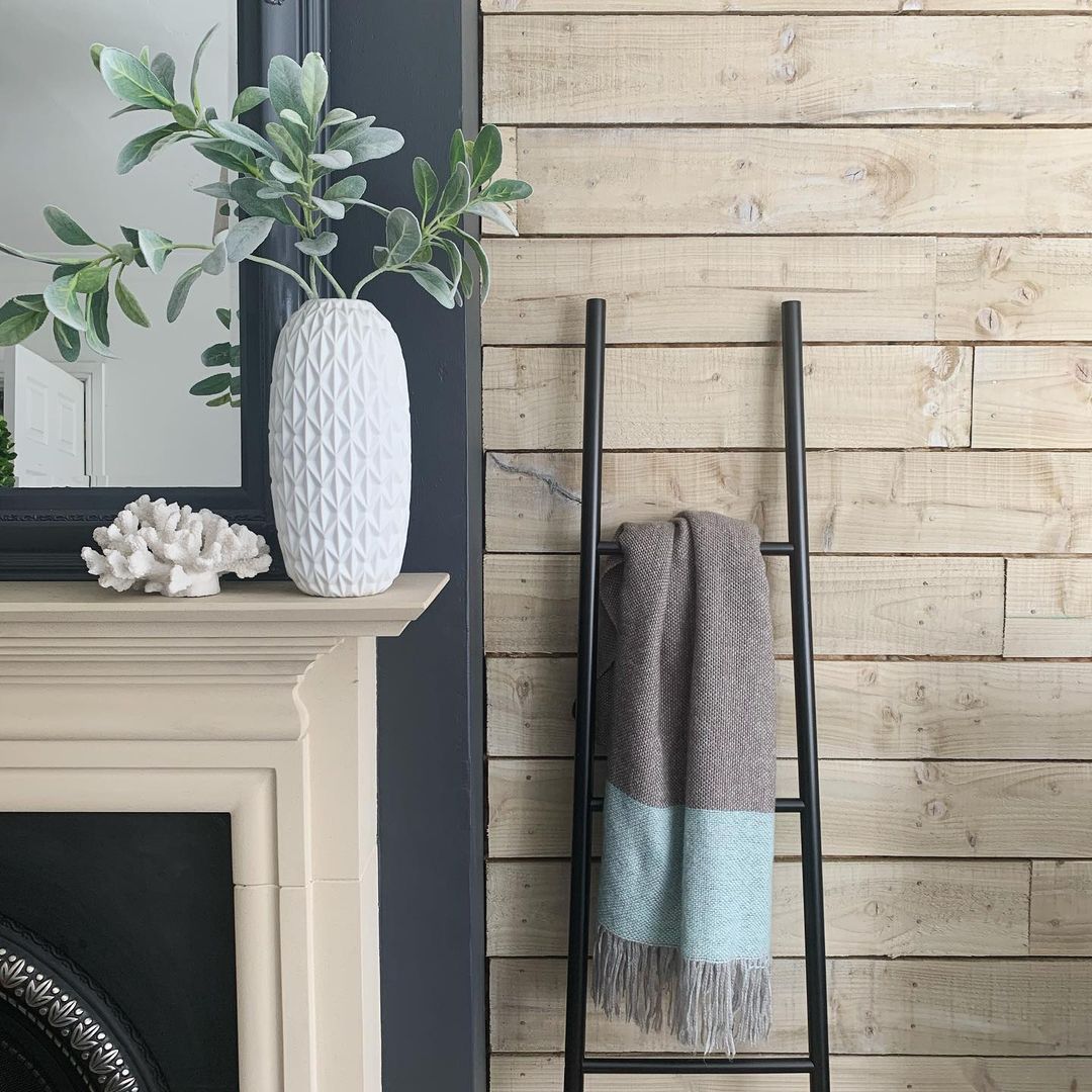 Add texture with wooden cladding