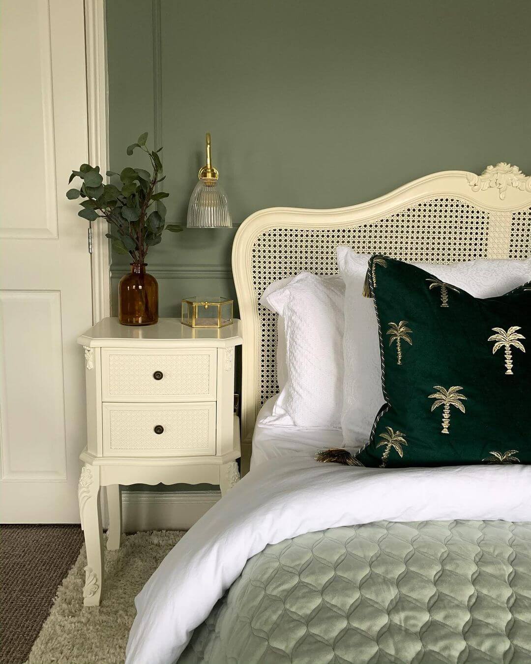 fallback alt text two